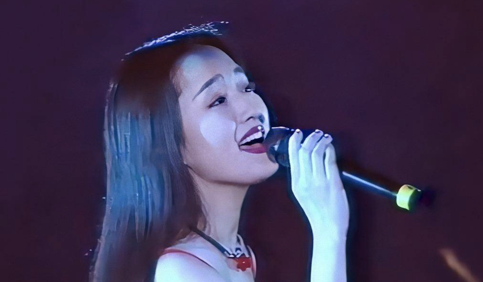 52岁杨钰莹现状曝光:前男友入狱,在深圳豪宅种辣椒,独居不寂寞