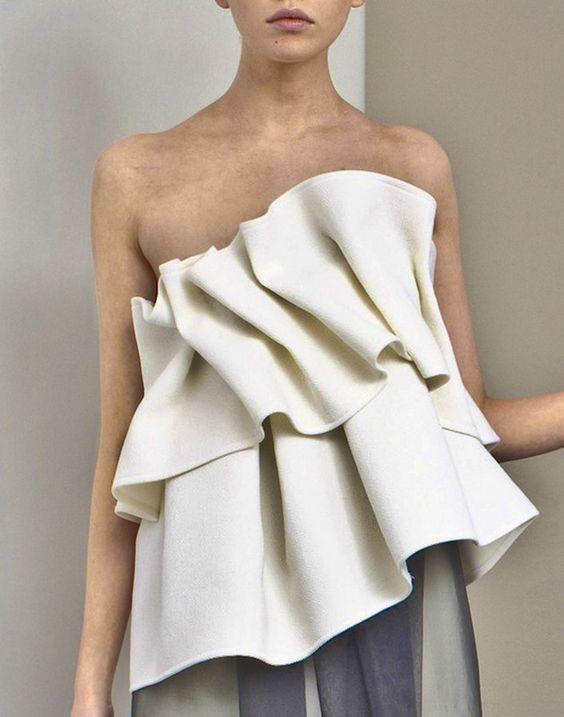 创意立裁呈现从一块布到一件服装的转变