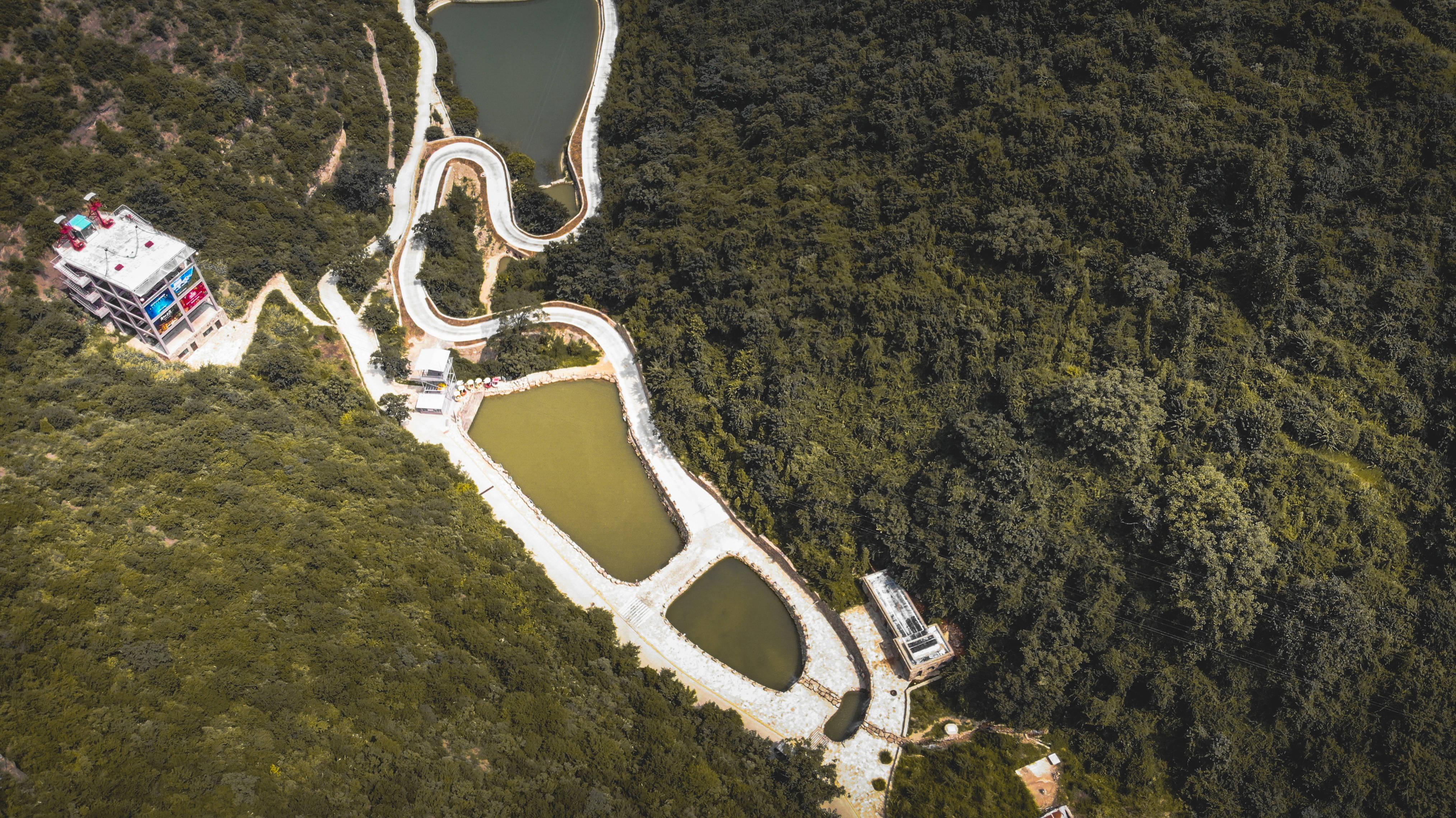这座天然冰洞,有零下45度温差,成为山西临汾受欢迎的网红打卡地