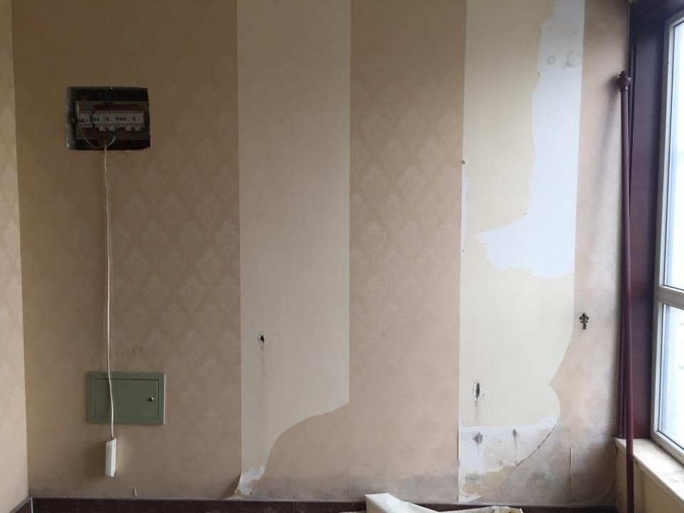 我想让大家帮我看一下一进门正对厨房的墙壁,