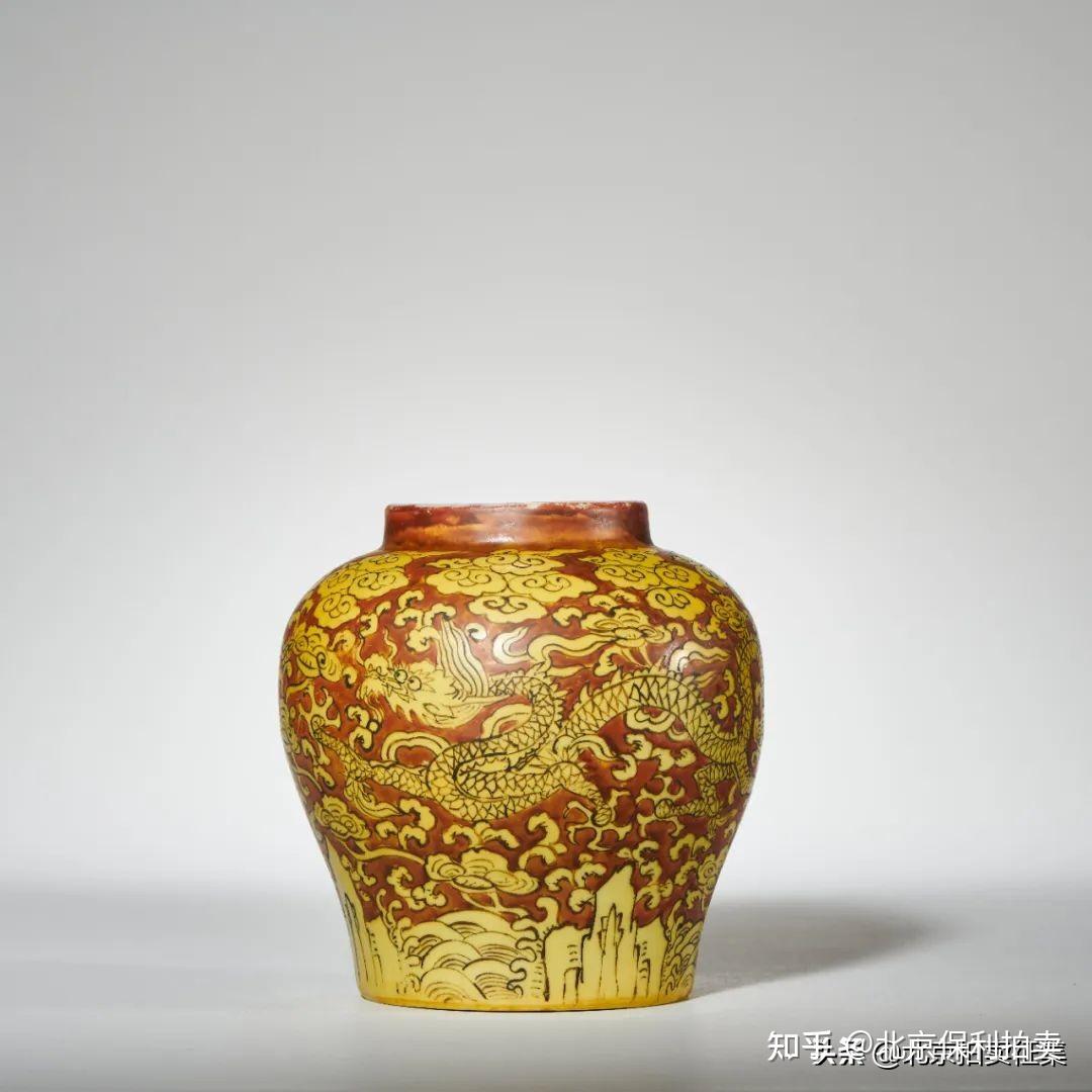 明時代 紅地黄彩龍文水注 大明嘉靖年製在銘 明嘉靖