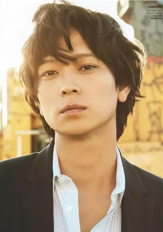 遗珠姜栋元这是一位差点和孔侑结婚并隐藏在忠武路的实力派男演员