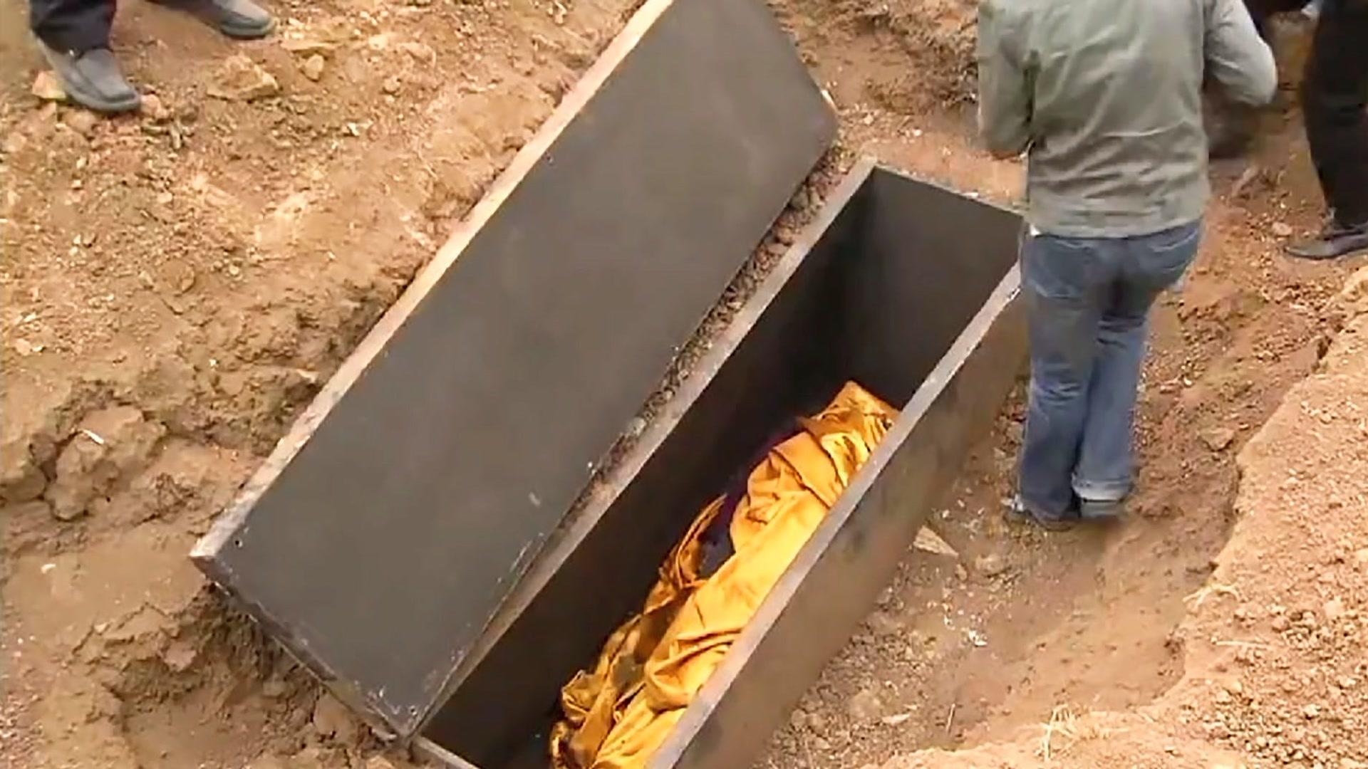 女子为了活命假装死去放进棺材里之后没想到悲剧发生了