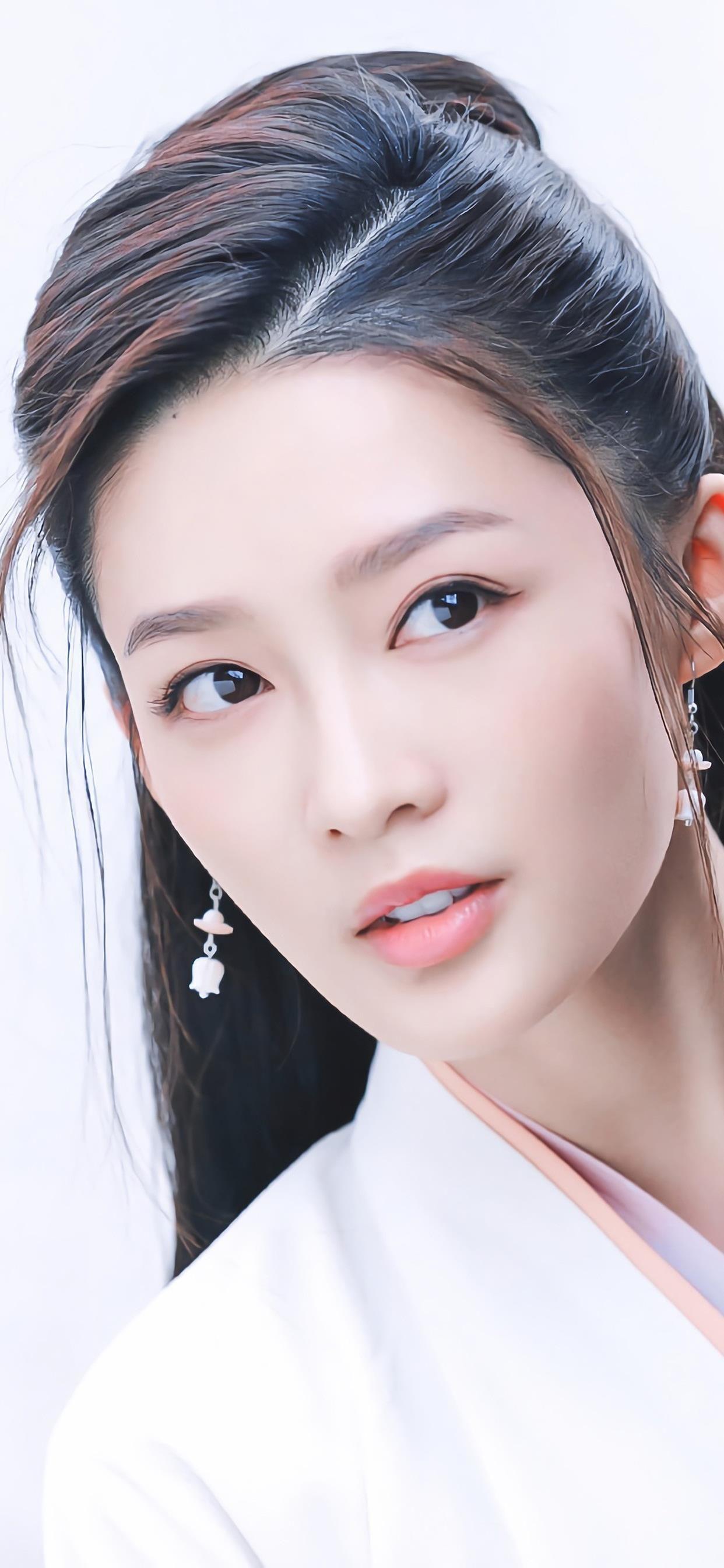 有没有李沁的高清手机壁纸呀