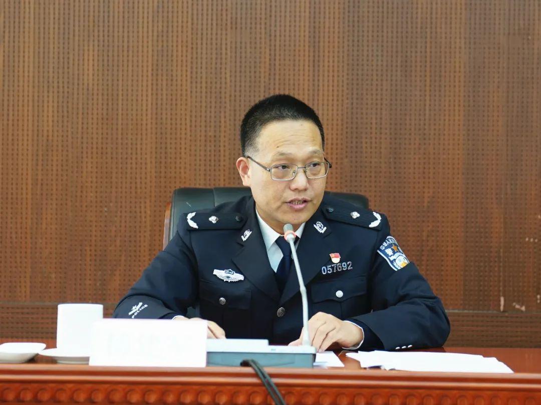 会上,市禁燃办主任,市公安局副局长傅建军通报了2020年市区禁燃工作