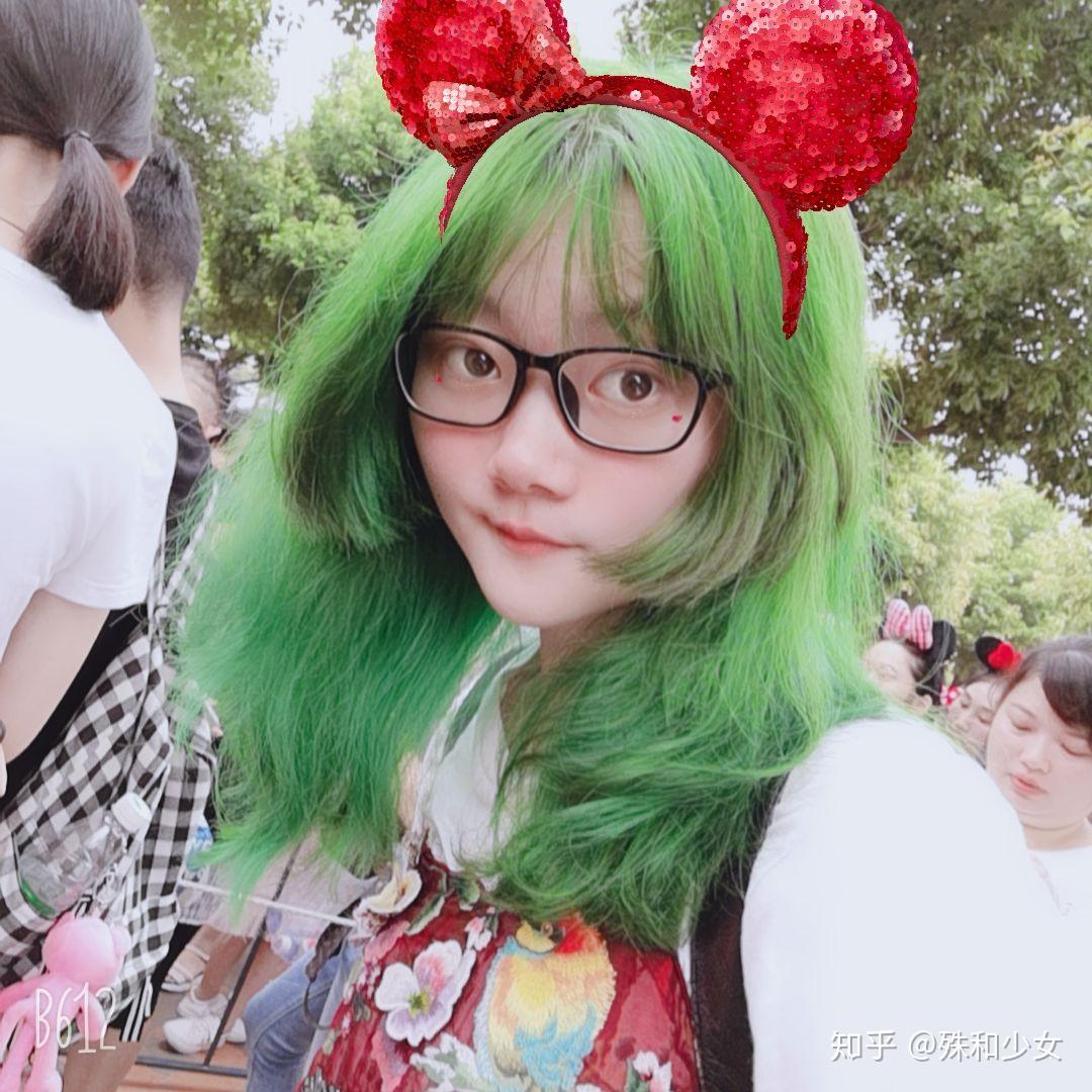 会把头发染成绿色的女生是怎么想的?