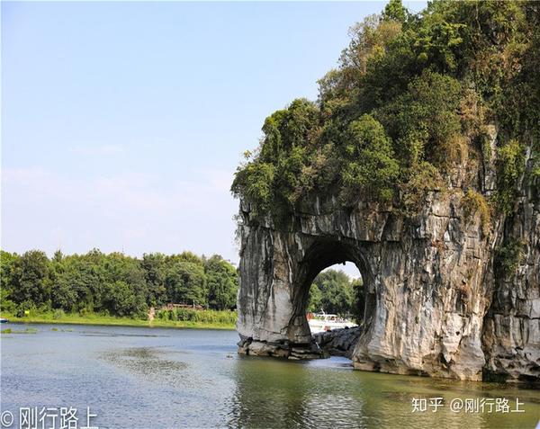 杜达雄王瀚山水桂林甲天下_杨朔山水甲桂林上一句_桂林山水介绍