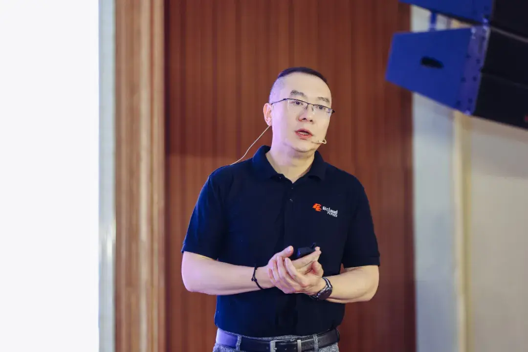 六方云渠道业务总经理范奕重点强调了六方云的渠道战略,合作伙伴政策