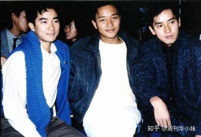 借助一首首脍炙人口的曲目,陈百强成为了香港第一代偶像歌星.