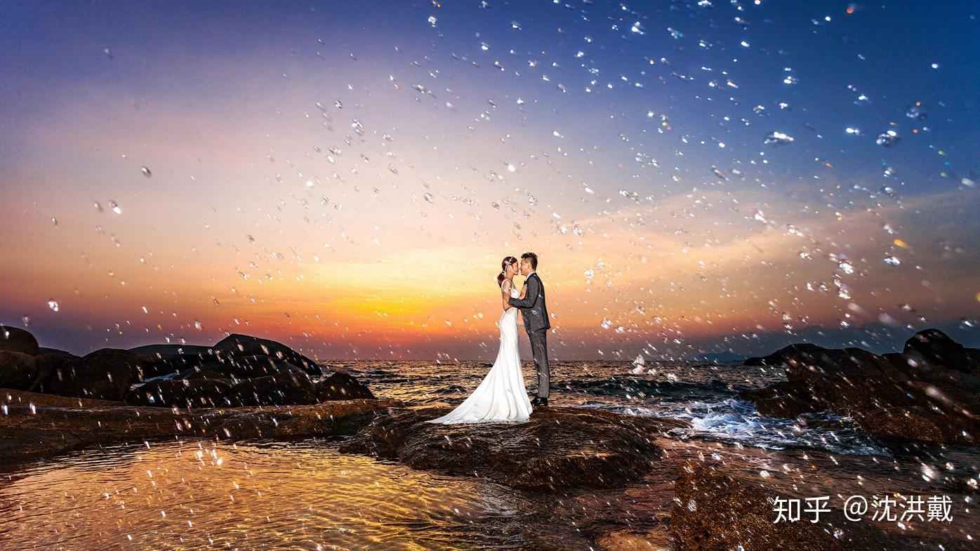 首先拍摄海景风格的婚纱照,一定要选择美丽的场景进行拍摄:例如美丽的