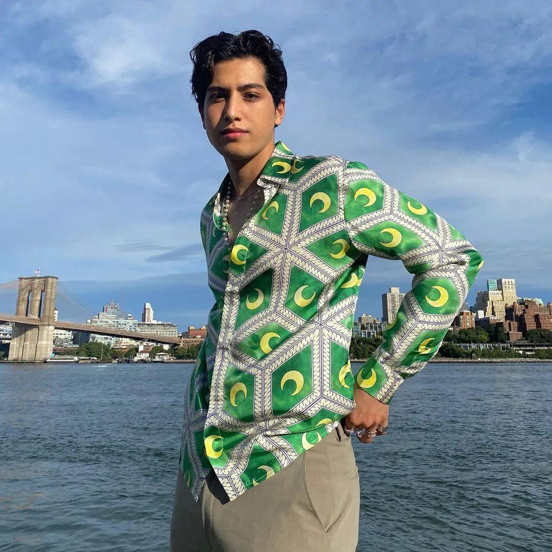 upopfunkyboy追星追成超级新星身高193的混血kol成名史