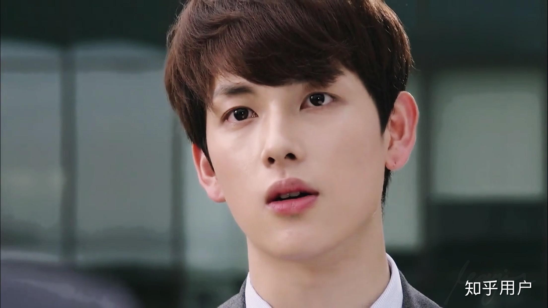 如何评价韩国演员任时完的外貌