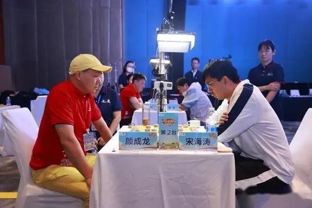 中国象棋协会处罚民间棋王颜成龙,象棋冠军疑用肛珠收发信号作弊