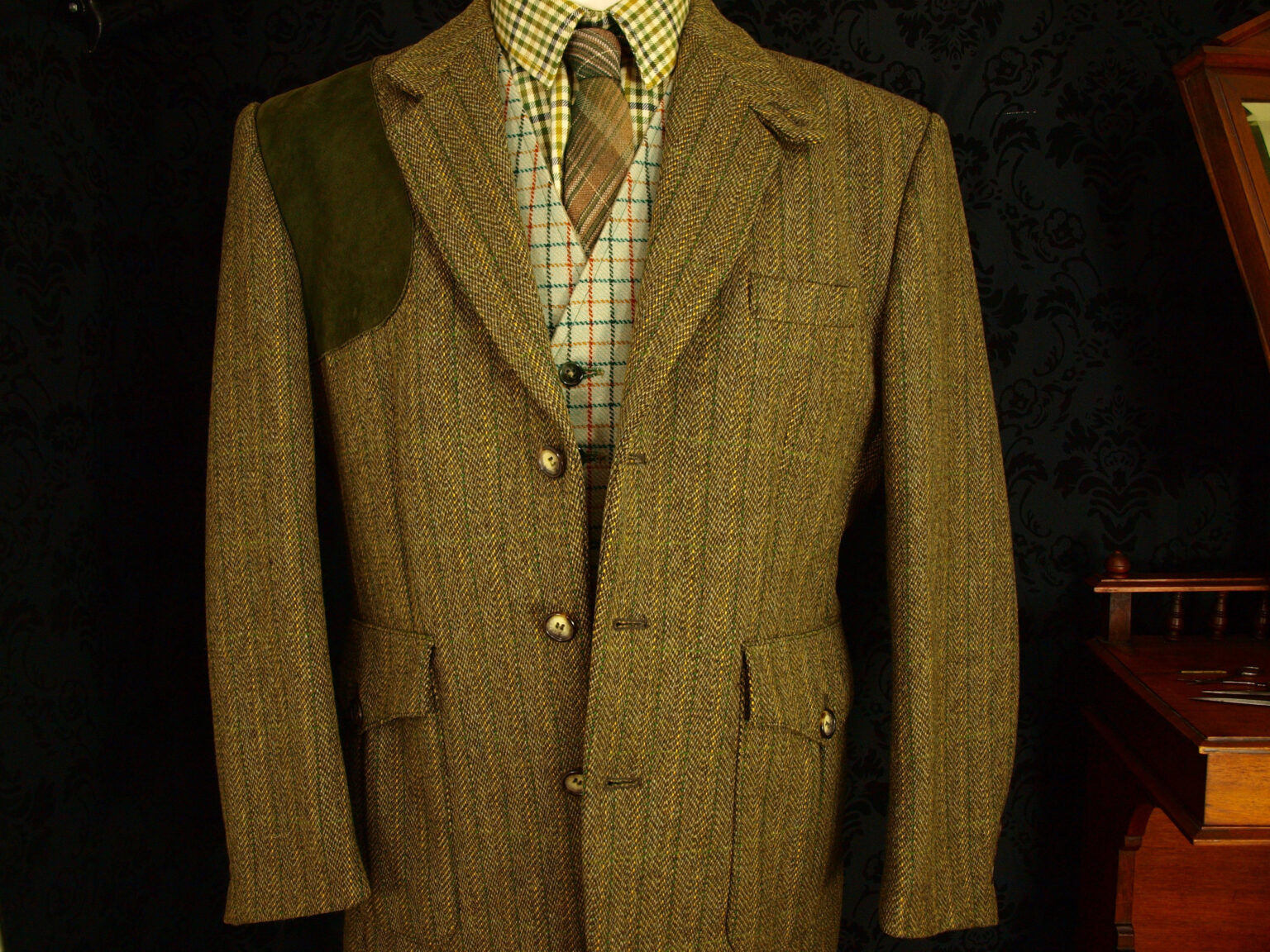 比如诺福克夹克,经典户外外套,最开始就是花呢的.