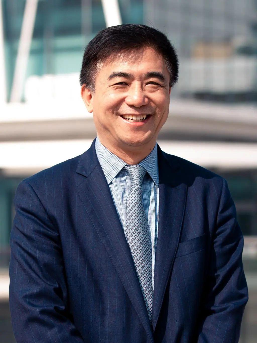 汤教授1984年毕业于北京大学数学系,1989年获得英国利兹大学应用数学