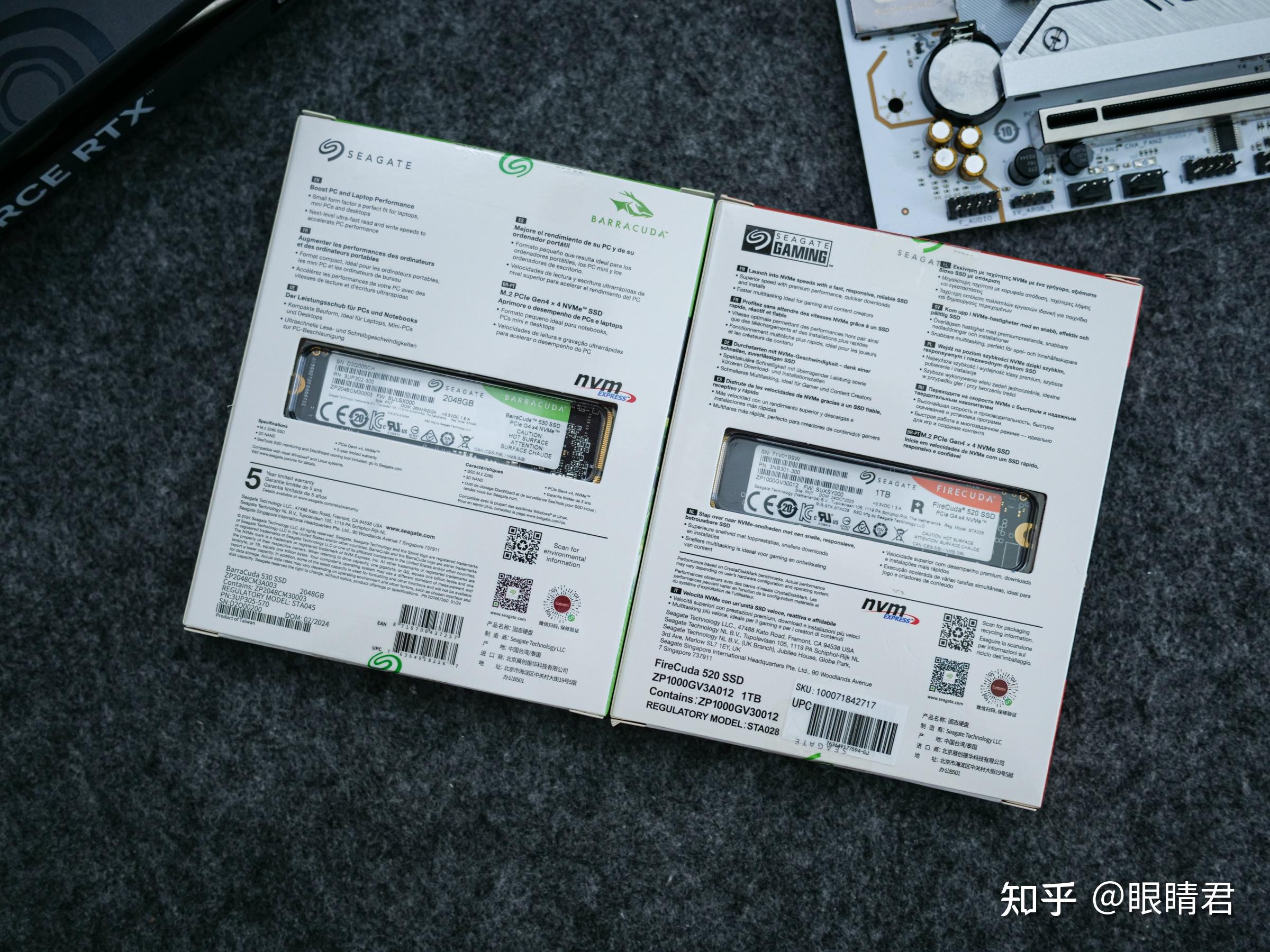 两款固态硬盘外包装都是同样的设计风格,不过颜色不一样,酷鱼530是