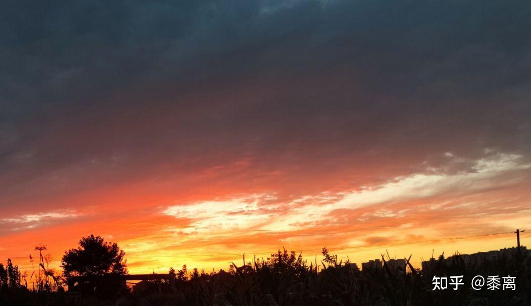 可以给点那种仙气飘飘的月亮星星云朵晚霞落日的图片吗