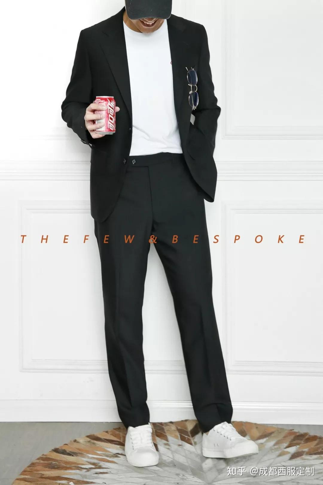 一件黑色西装的超级穿搭术