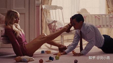 90后金发大胸23岁和小李子演床戏胸大有脑的芭比美貌