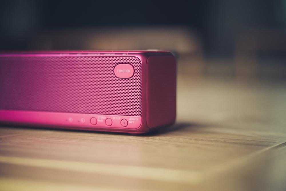 不过相比较传统的化繁为简,在按键这个项目上,索尼srs-hg2似乎有点