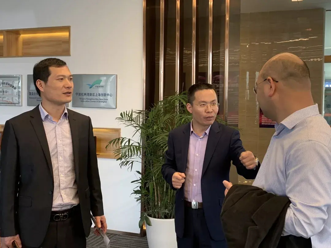 孙国治一行参观了cannova 能创空间复旦绿地科创中心,走访企业研发