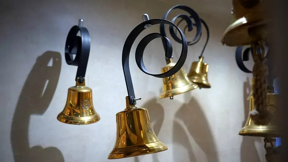 新二放映室 | ring a bell 是“铃响了”吗? - 知乎