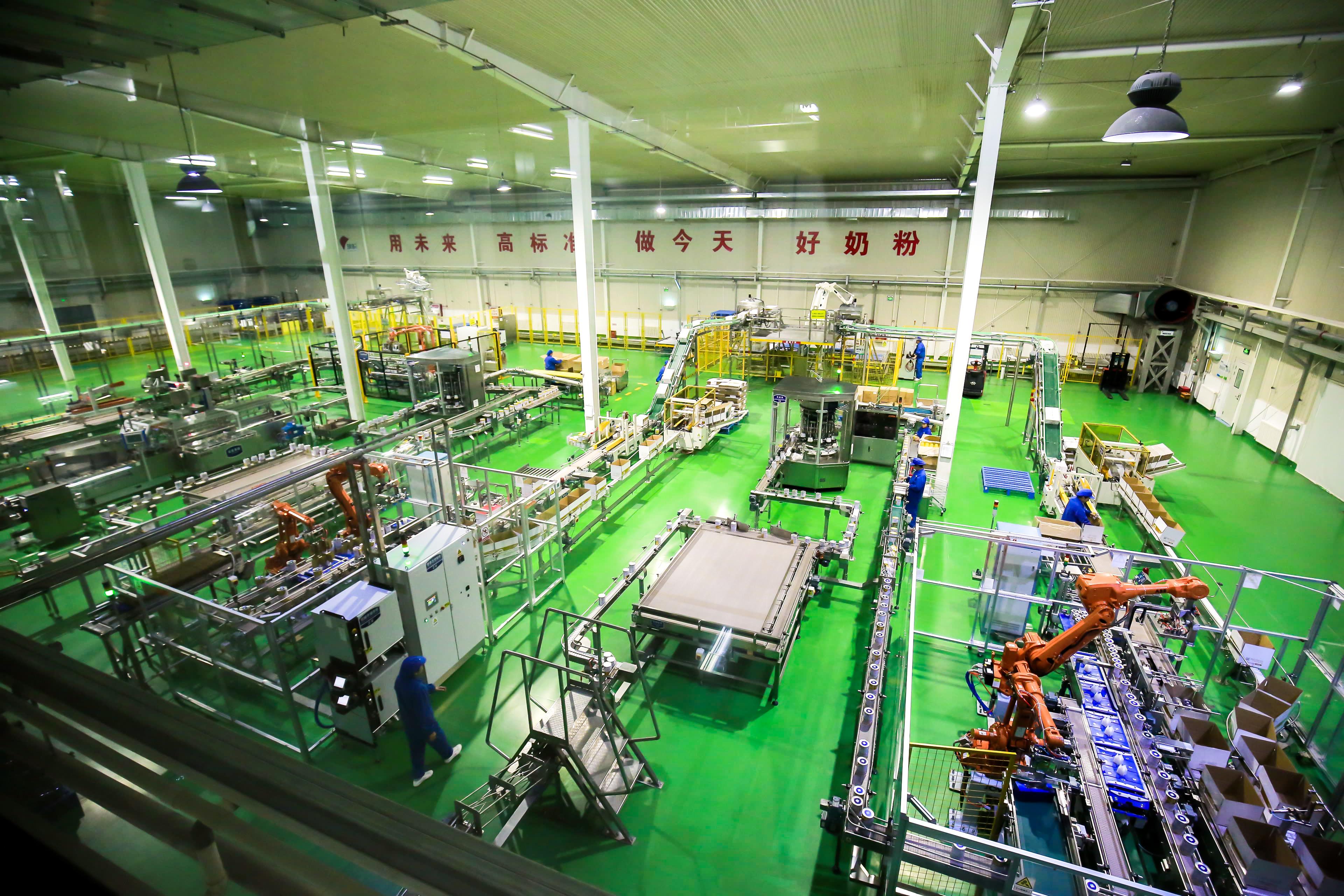 同样秉承君乐宝乳业的四个世界级管理标准,即世界级标准的牧场,工厂