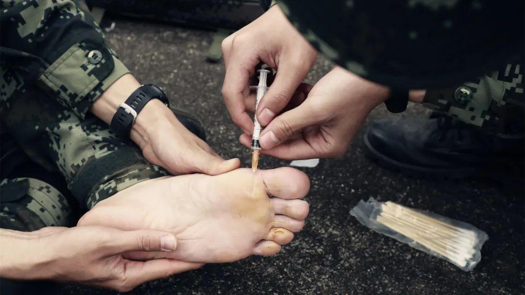 凌晨出征敌情不断直击武警官兵野营拉练现场