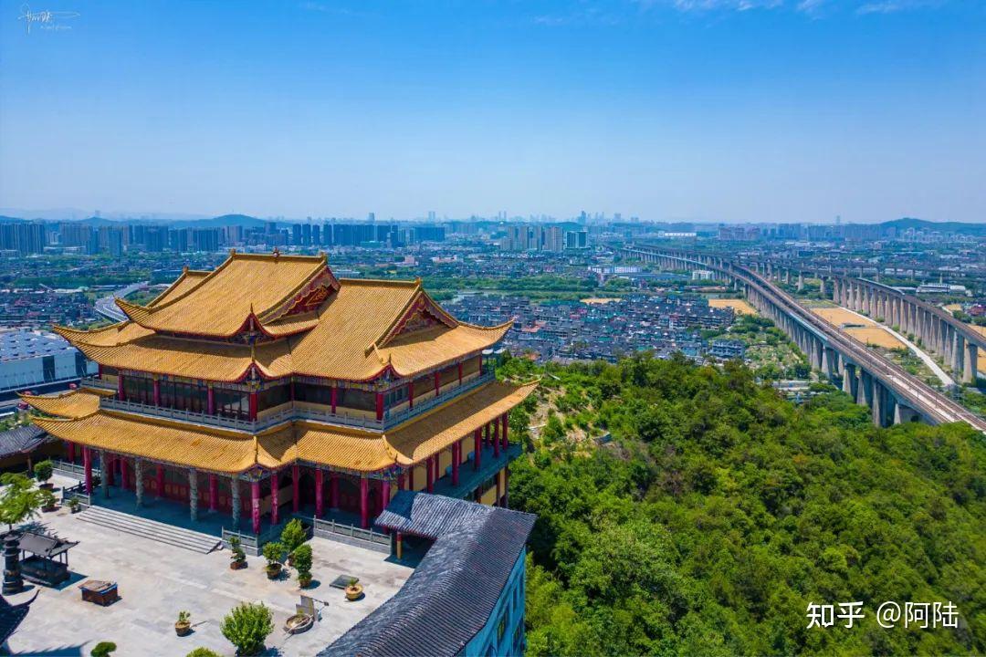 绍兴和萧山交界处,一座寺庙屹立于普安山顶,已有800多年历史
