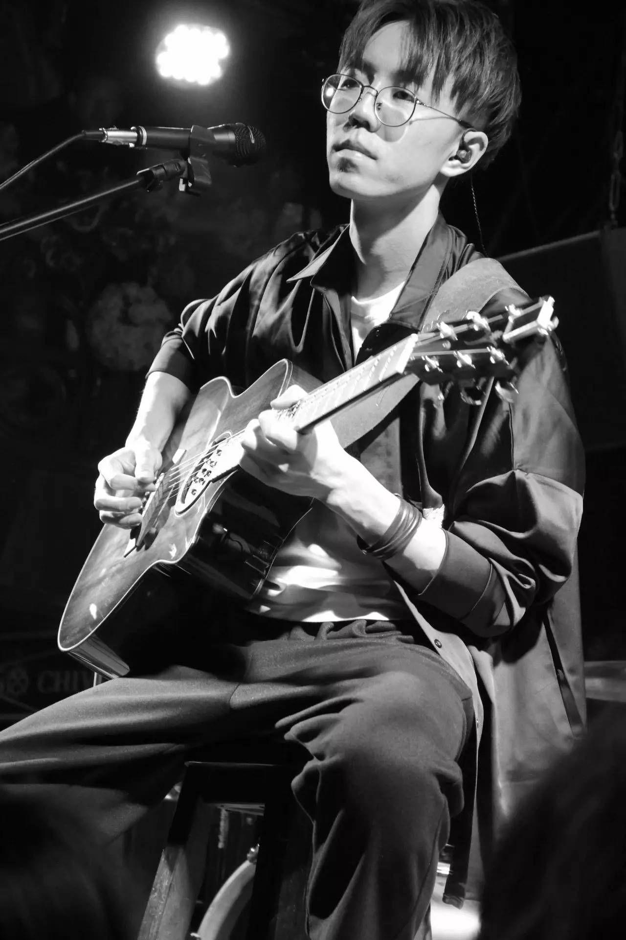 能和我分享一下大家觉得民谣歌手都是什么样吗? - 知乎