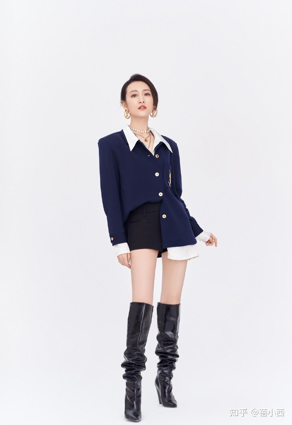 王鸥真懂展示自己的优势,一身"高级色"穿搭亮相,气场媲美超模