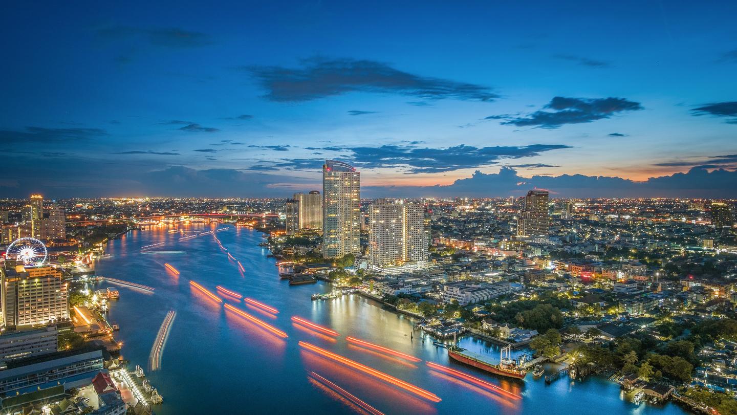 总人口约1600万人, 是泰国首都和最大城市,也是中南半岛最大城市