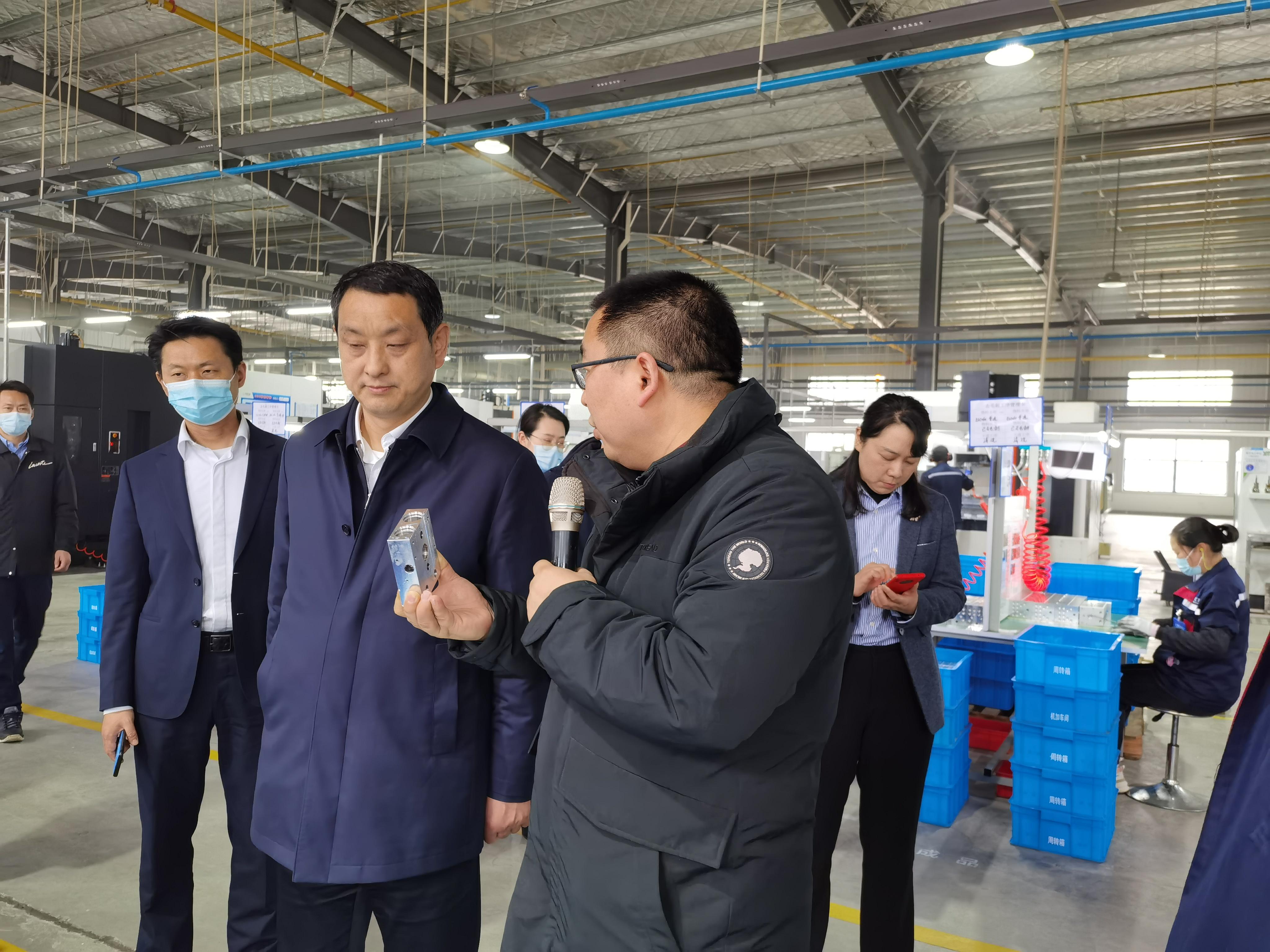 湖北省经信厅刘海军厅长一行莅临英创汇智湖北公司调研