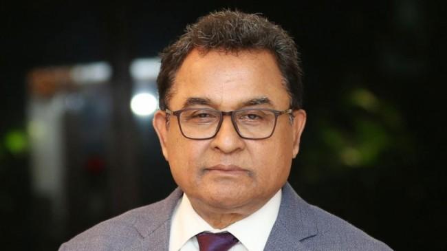 财政部长在下一个预算前在政府项目中使用外汇储备的决定