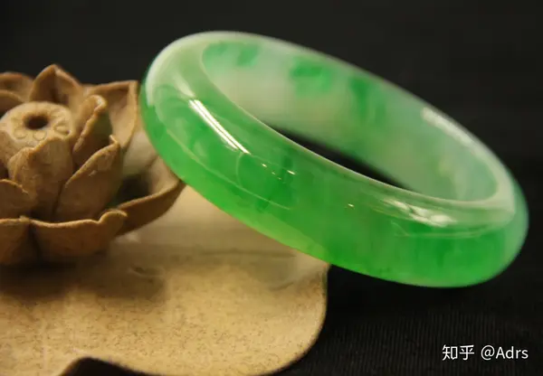 缅甸的翡翠原石价格(翡翠原石到底值多少钱?)