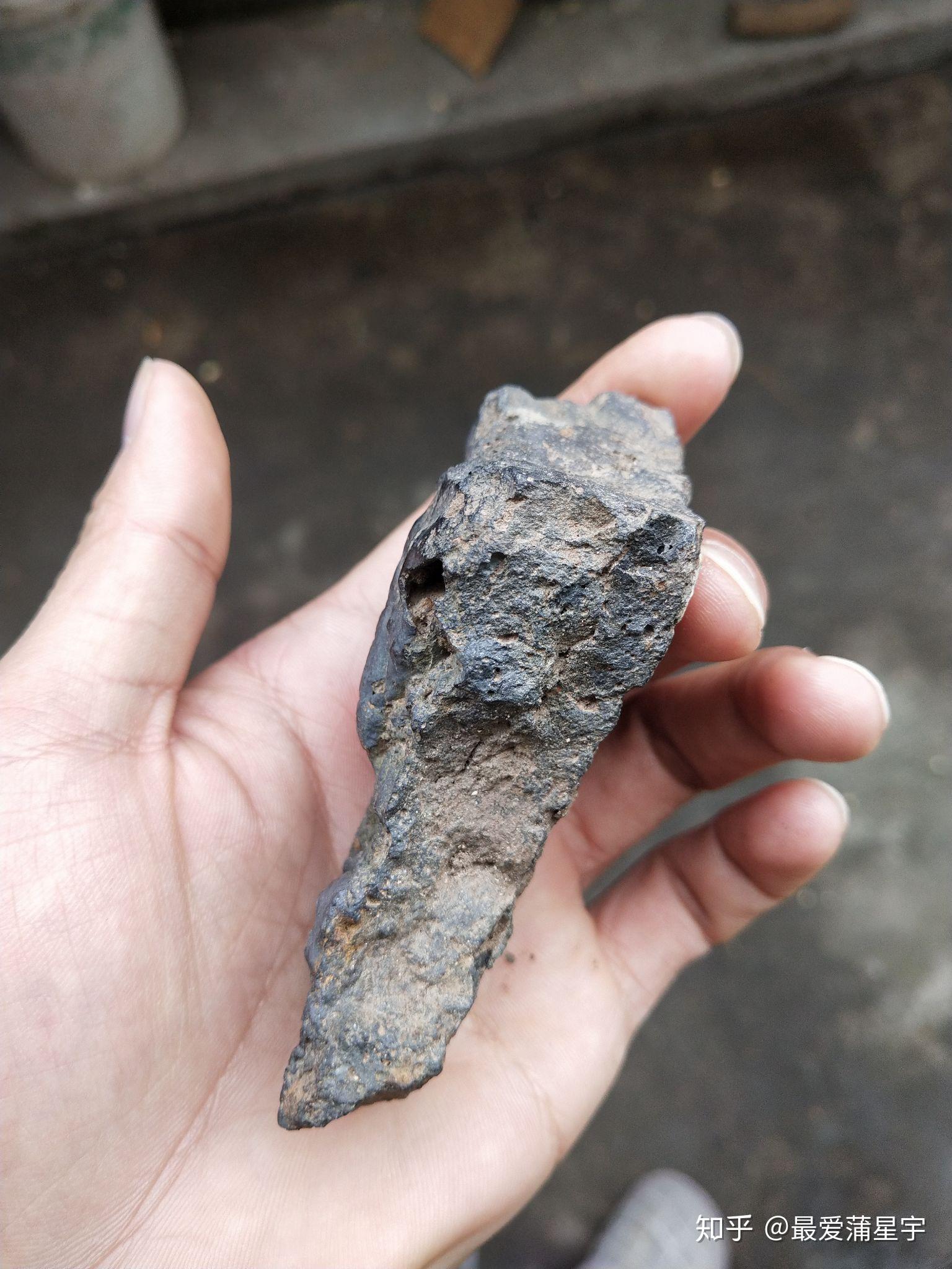 谁知道这个是什么石头,有磁性,就是磁铁可以吸,不知道是什么最爱蒲