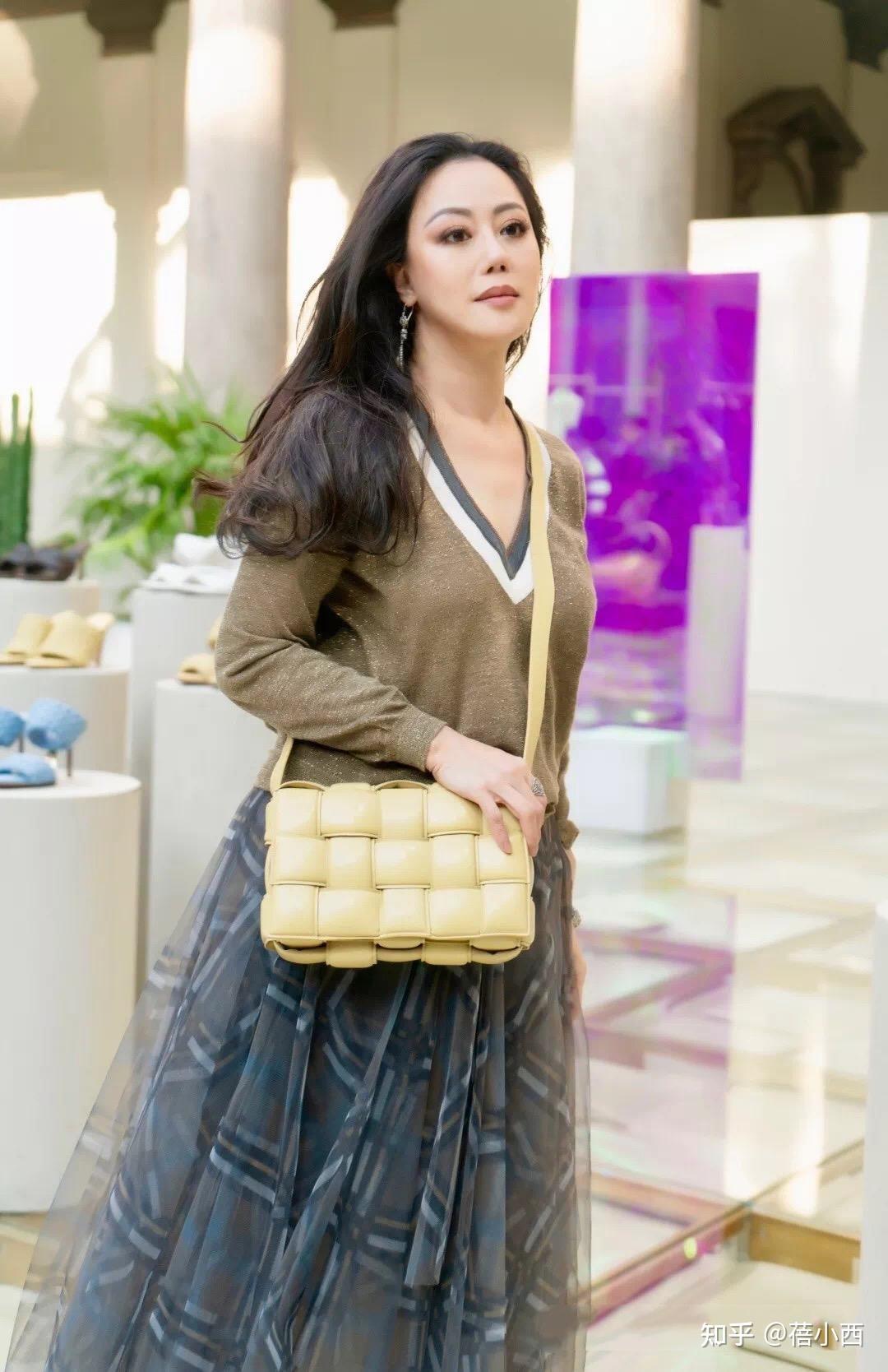 羡慕章小蕙的上流贵妇生活曼妙身材昂贵穿搭不愧是人间尤物