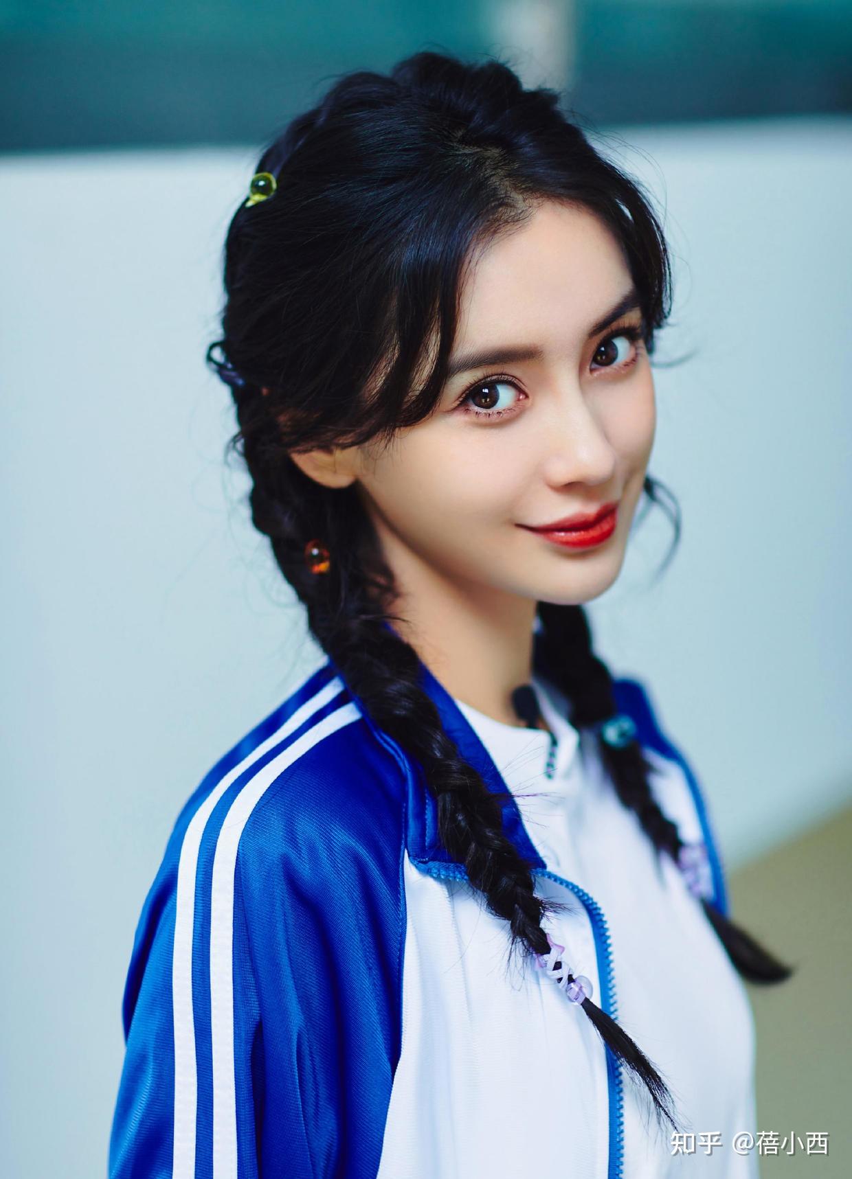 angelababy杨颖确定不是18岁穿蓝白运动服配麻花辫像个高中生