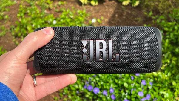JBL 最新的“翻转”蓝牙扬声器，为任何冒险做好准备- 知乎