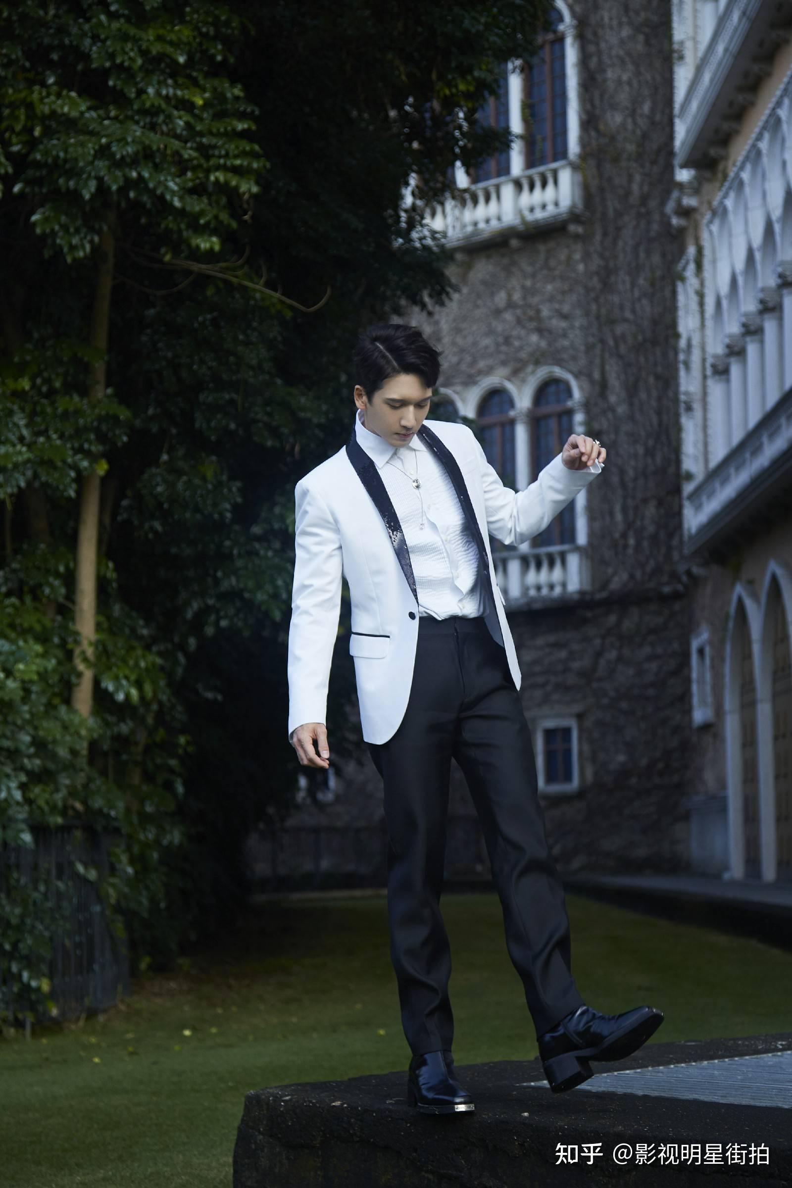 关智斌江苏卫视跨年演唱会与粤港澳大湾区歌手合唱开场歌曲百年