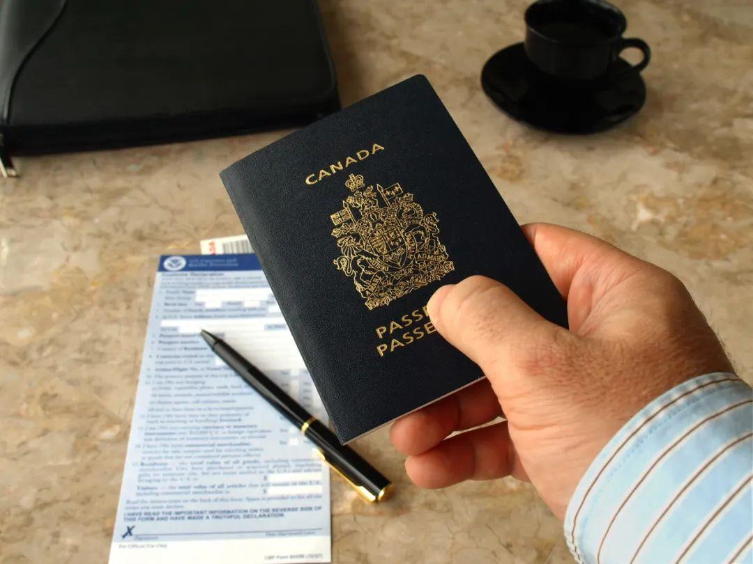 一起来开箱 – 全新设计的加拿大护照 ← 加拿大 | 北美小站