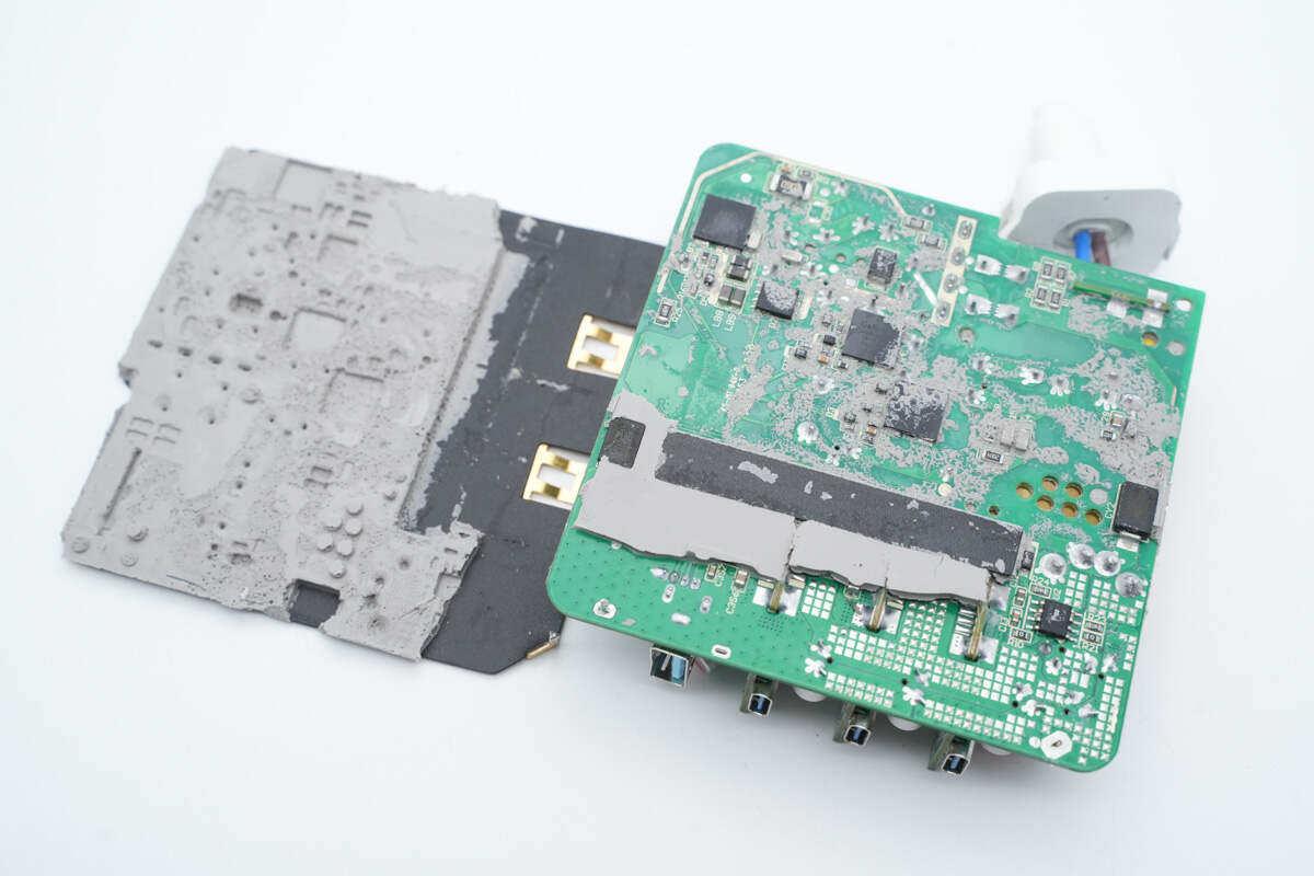拆解报告：BULL公牛240W 3C1A氮化镓桌面充电器GNV-A12404 - 知乎