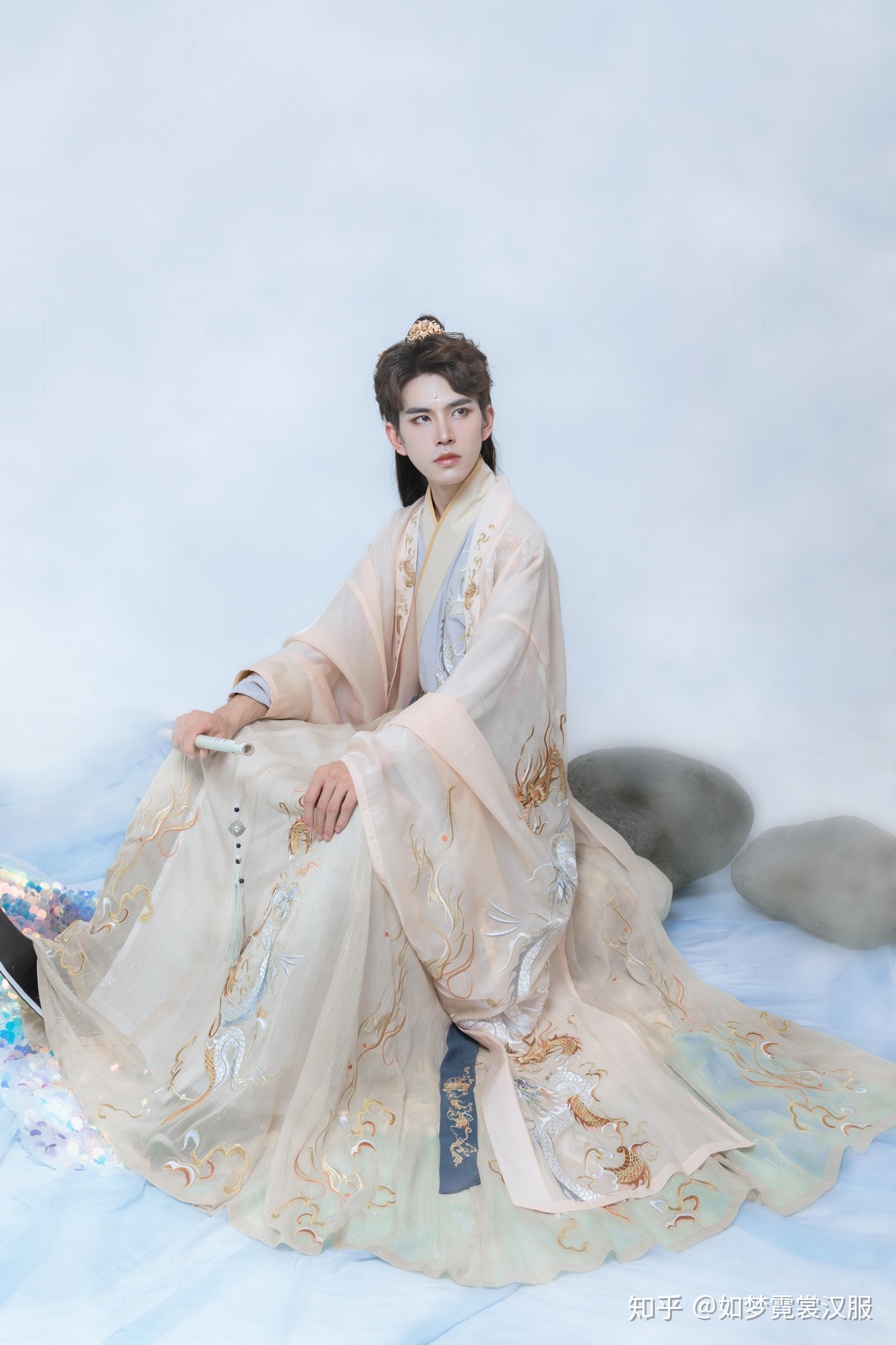 出镜:刘向东(东黎君)大花烛龙游戏中烛龙是从昆仑山中走出的奇妙大妖