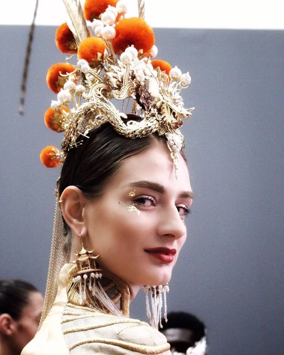 惊艳巴黎承包陈情男团盖娅传说六周年庆典极致国风神话盛宴新起航