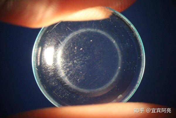 一招教你分辨镜片好坏看镜片膜层