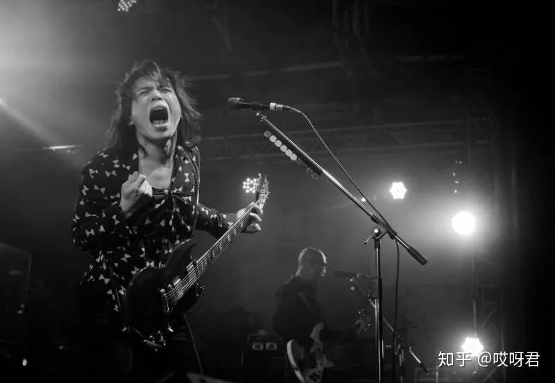他是最被低估的华语摇滚教父带领26年不换成员的乐队开辟台湾摇滚乐团
