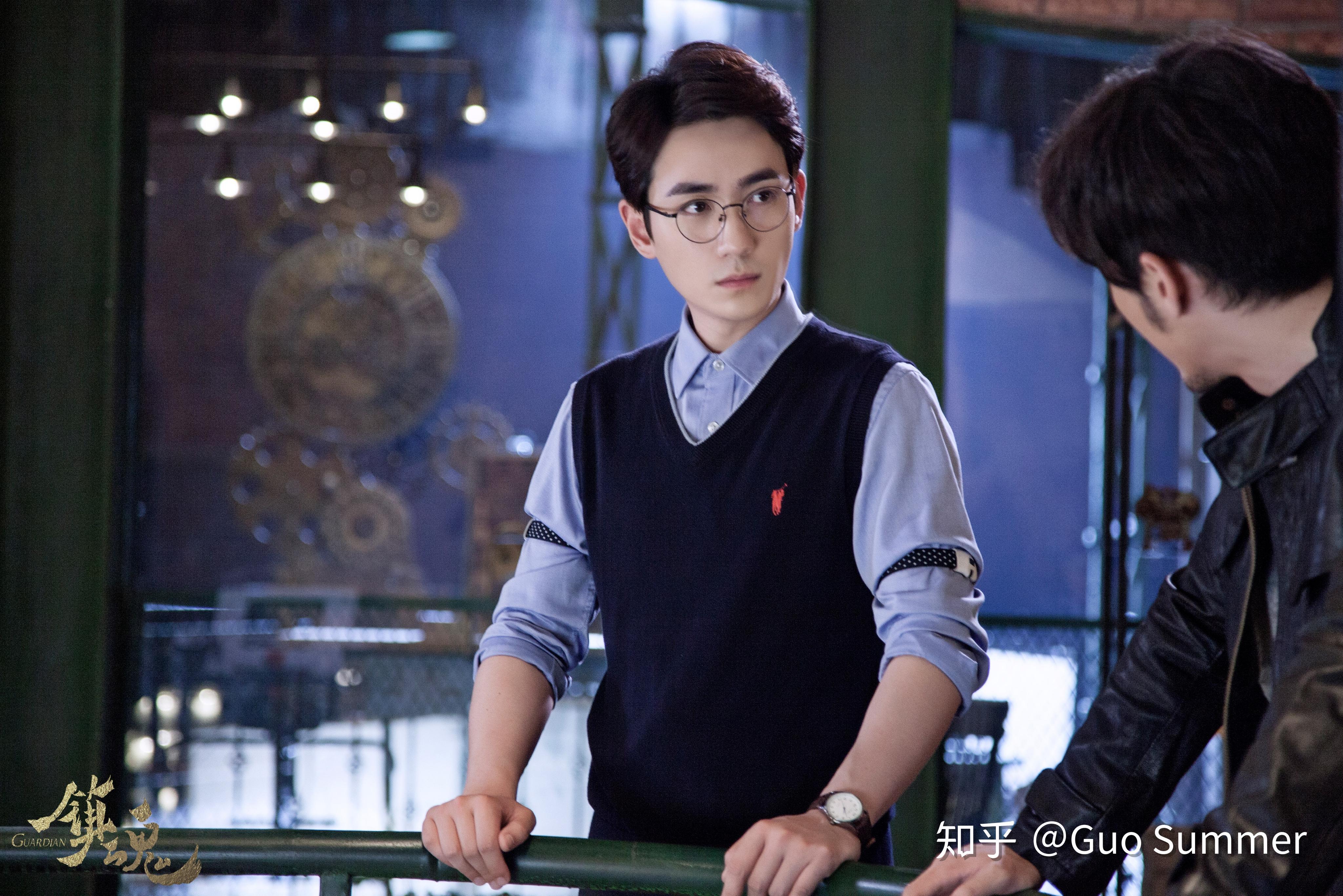 身边女孩儿纷纷入坑,高举"巍澜"大旗,每天对着居老师舔屏,两个人发一