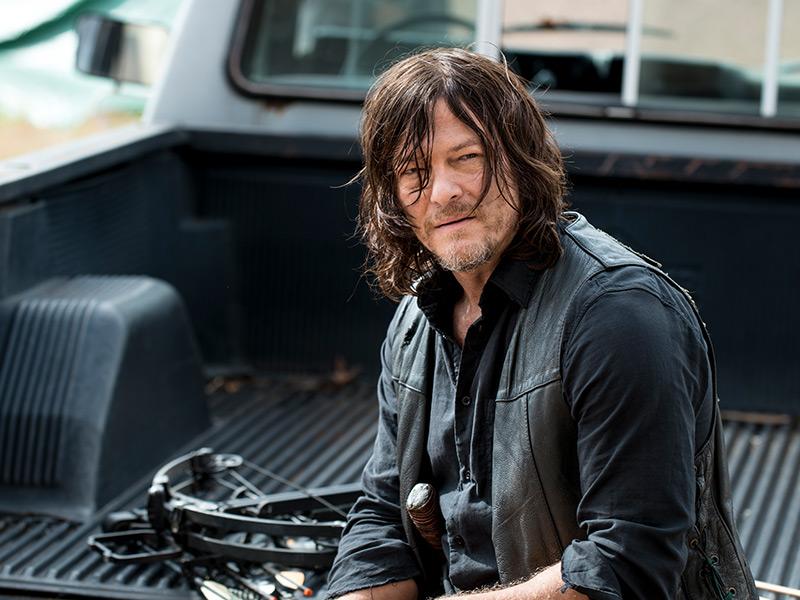 补充几点,先说一下达里尔,达里尔仍然怀疑德怀特不是真心倒戈向他们