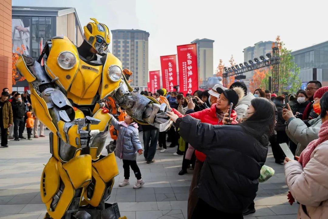 雄安首个中国电建雄安奥特莱斯商区盛大开街