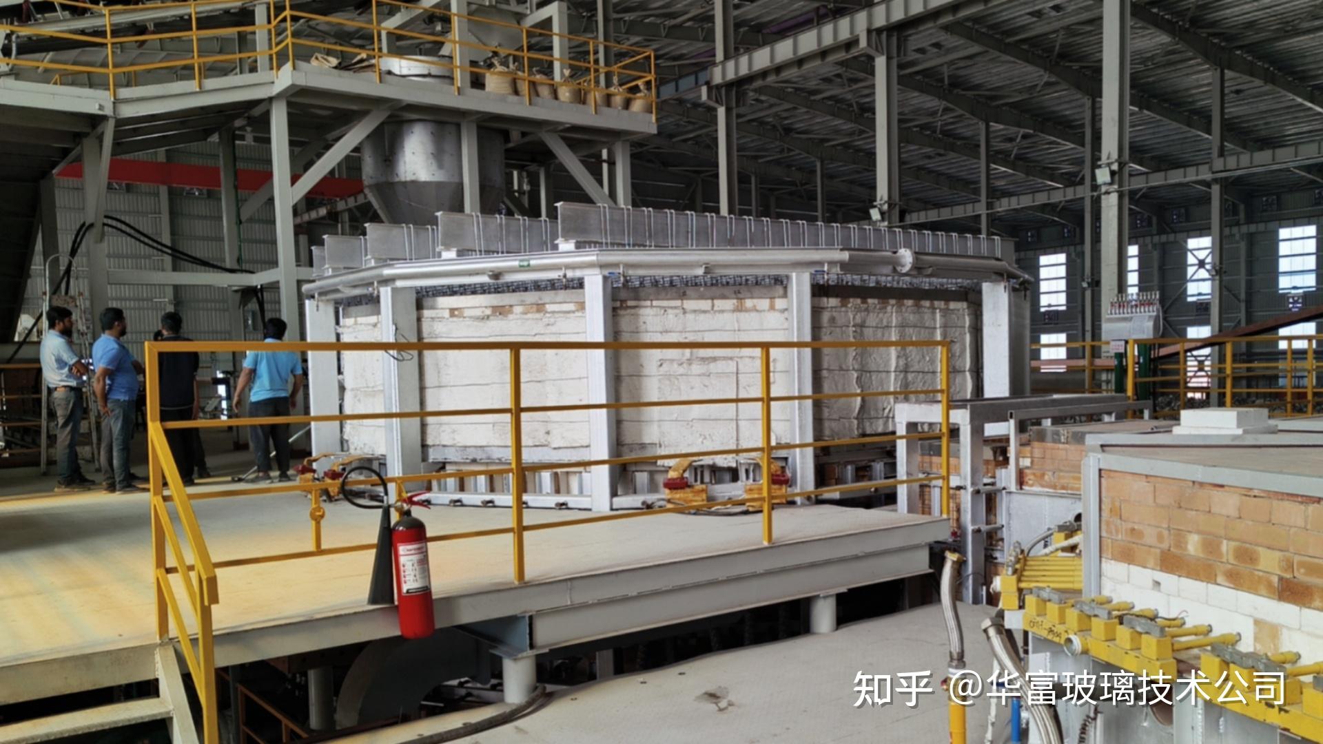 孟加拉45吨乳白玻璃电熔炉成功点火